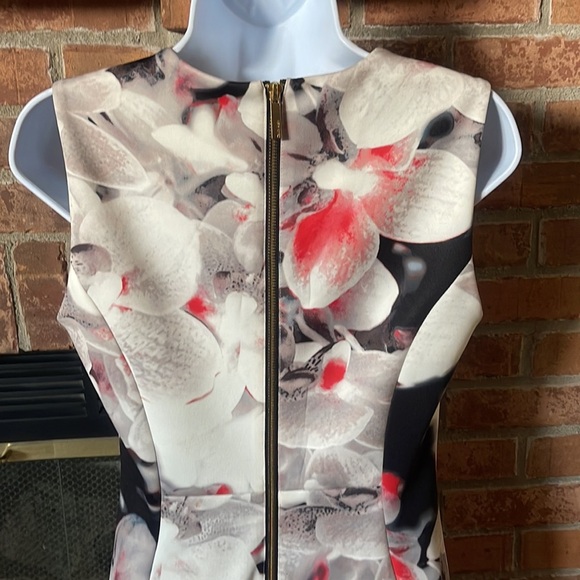 Calvin Klein Floral Print Fitted Sleeveless Dress - Picture 4 of 8